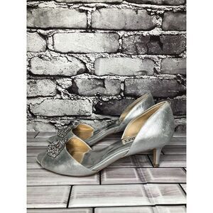 Badgley Mischka Metallic Silver Leather Rhinestone Heels Women’s Sz 6.5M US/37EU